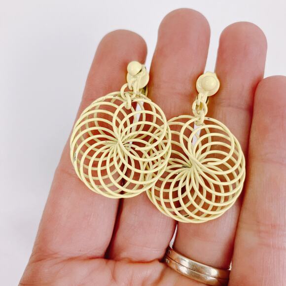 Vintage 1960s Earrings Mod Spiral Yellow Enameled Wire Clip On Mid Century - Picture 8 of 10